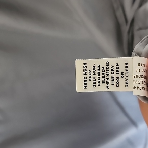 100% Silk Blouse - Banana Republic - Picture 5 of 7